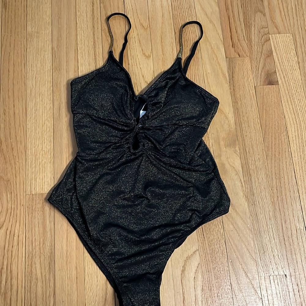 Cupshe Sparkling Lurex Metallic gold and black. One Piece. Size medium - Picture 5 of 7